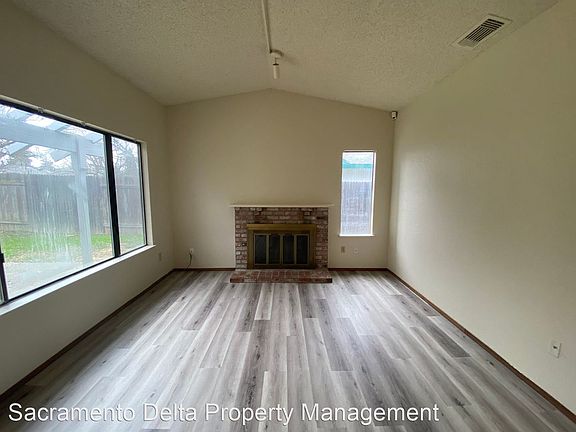 5th image of 42 Stanislaus Cir
