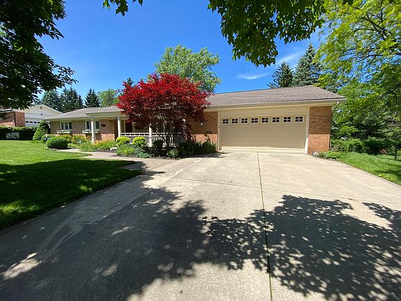 3rd image of 1096 Markris Dr