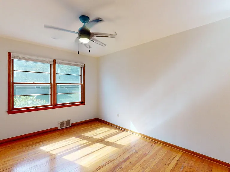 3239 Silsby Rd — Photo 10