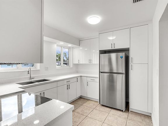 3rd image of 6609 SW 1st Ct