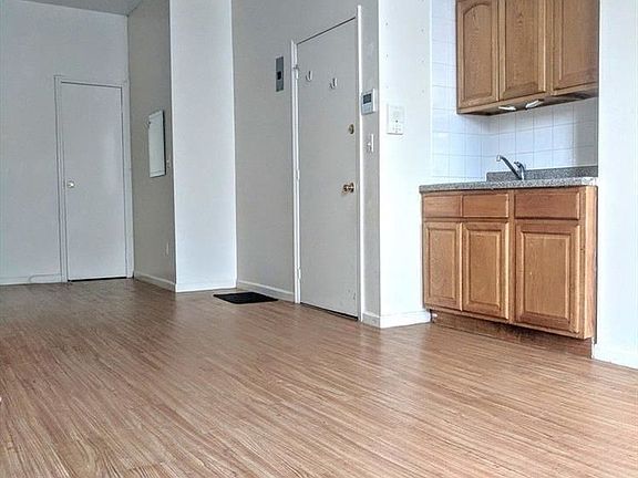 5th image of 143 Wilson Ave #2RF