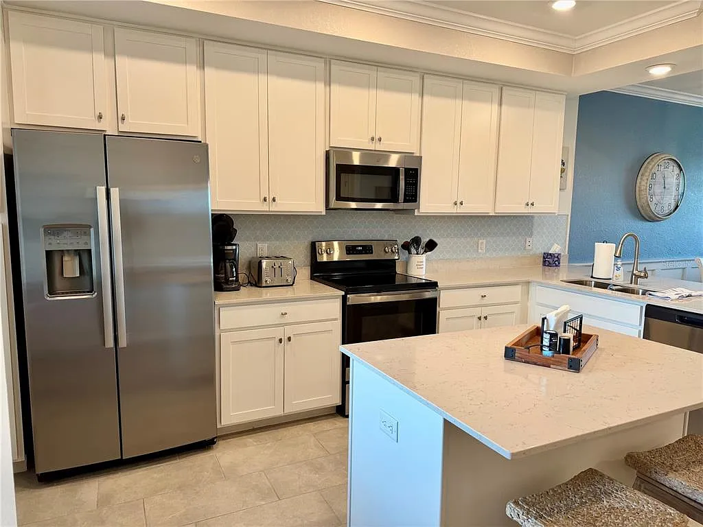 2 bed, 2.0 bath, 1121 sqft, $6,000 — Photo 4
