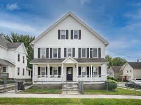 3 Charles St, Chicopee, MA