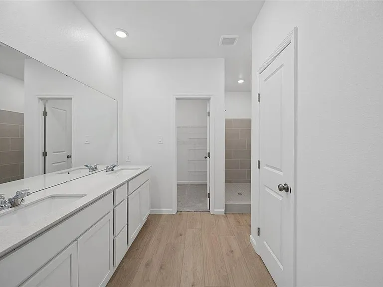 5087 Loggia Ln — Photo 11