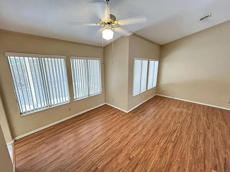 4552 Bradpoint Dr — Photo 10