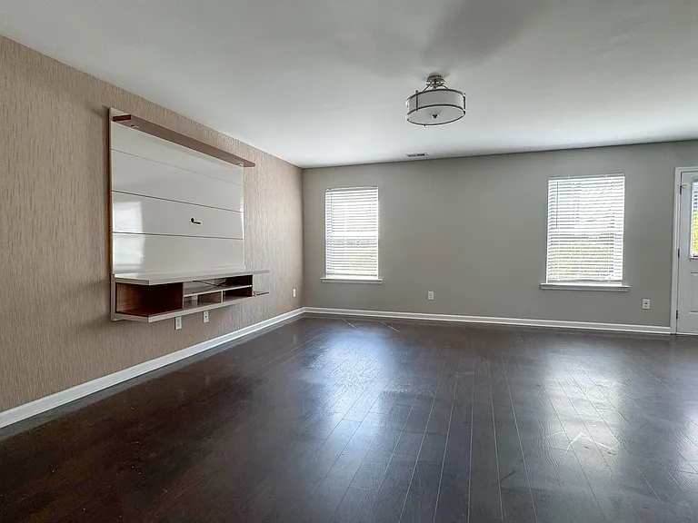 306 Sportsman Dr — Photo 3