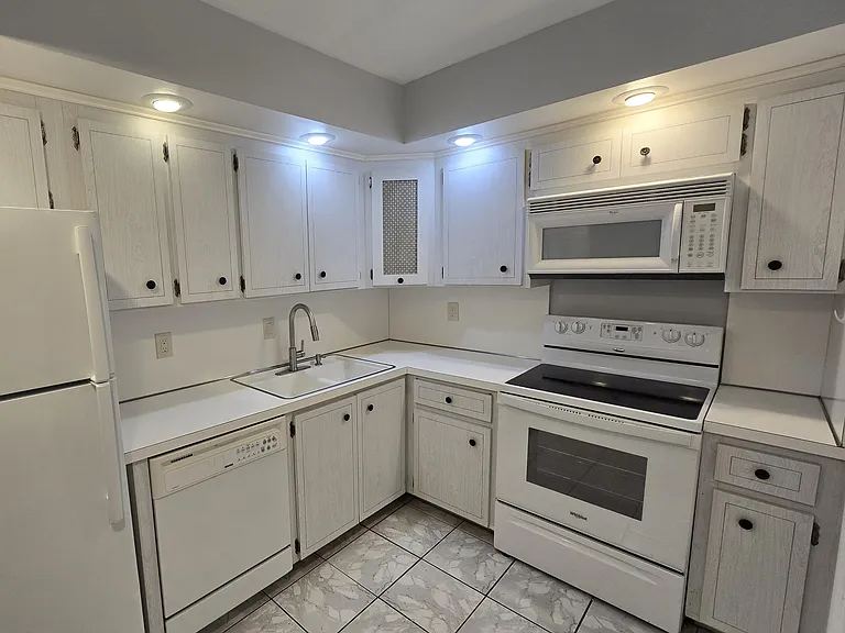 5840 NE 22nd Way #707 — Photo 2