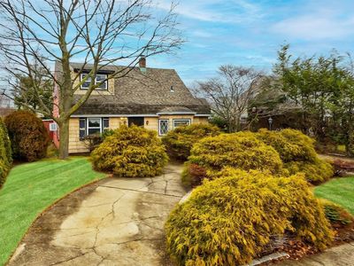 19 Homestead Lane, Levittown, NY, 11756