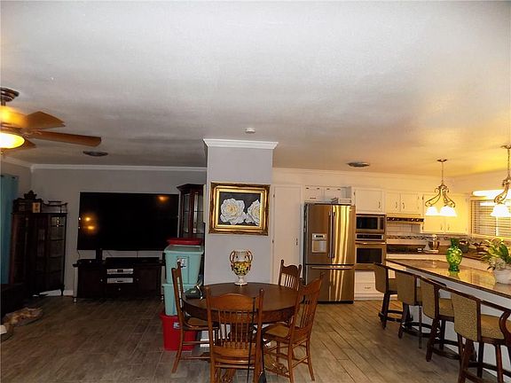 5th image of 10718 Glenwood St