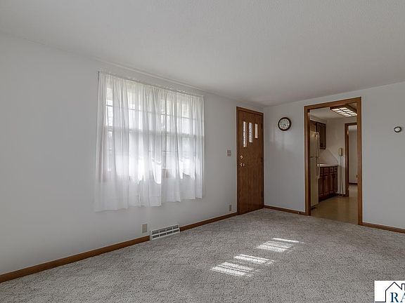 3rd image of 206 Drew Ave NE