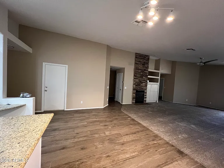 2240 E Mariposa Grande — Photo 5