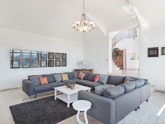 4th image of 5828 Foxview Dr