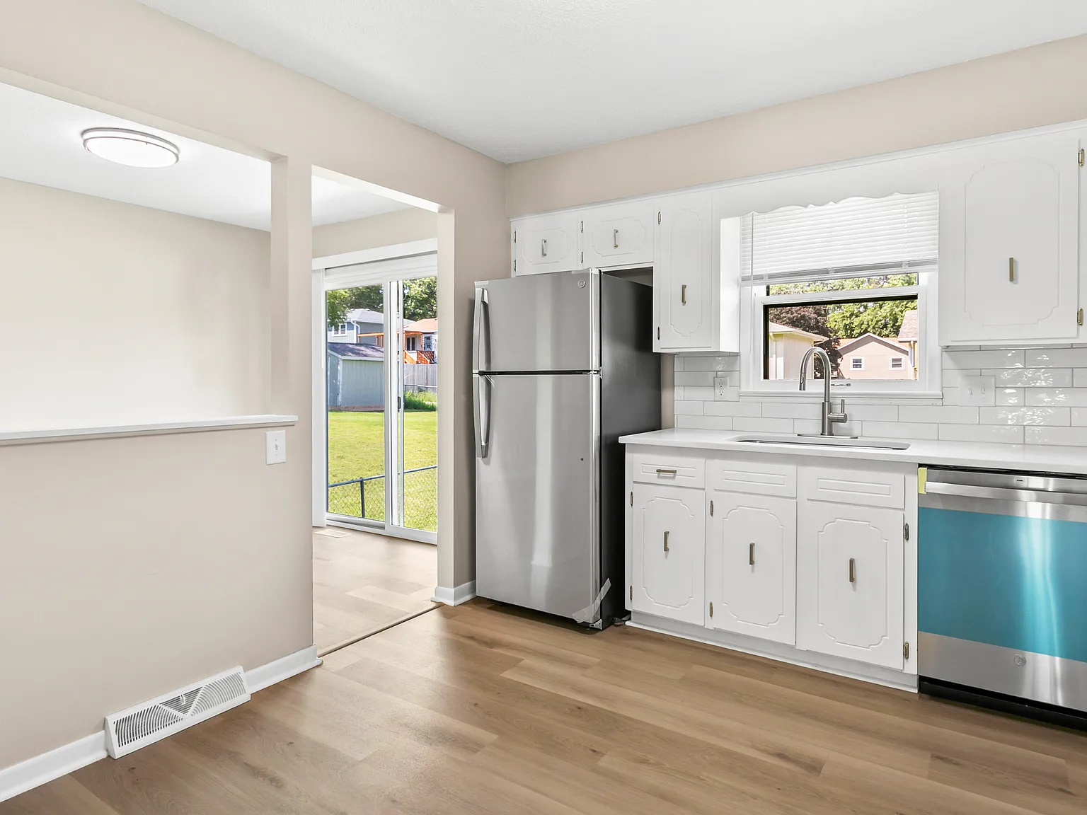 3 bed, 1400 sqft, $2,200 — Photo 4