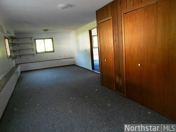 5th image of 8121 Lake Dr NE