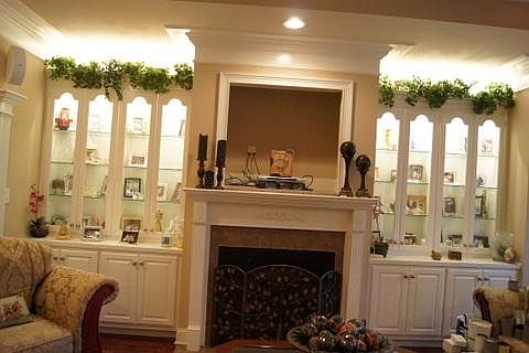 Gas fireplace w/ built-ins 