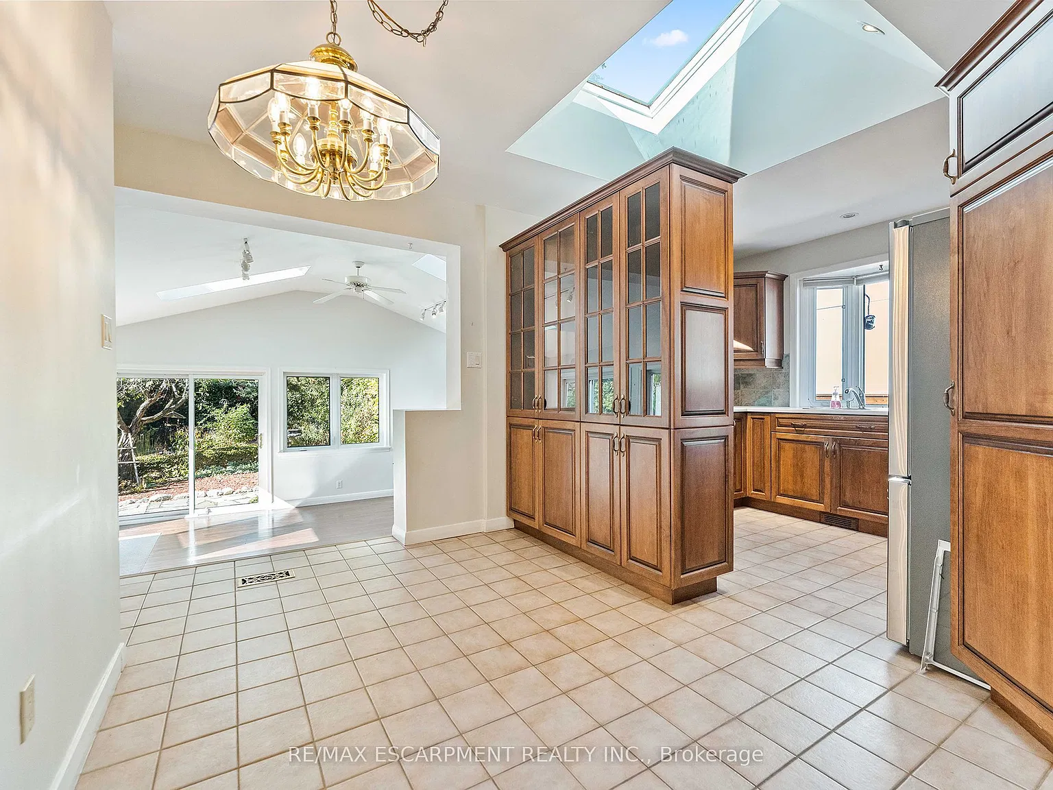 3 bed, $4,200 — Photo 2