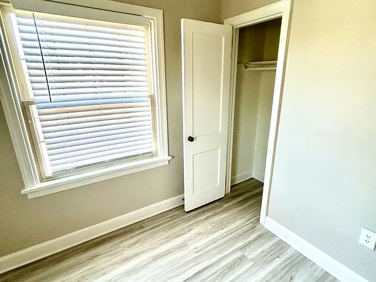 1107 W Rowan St — Photo 13