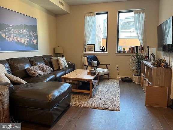 4th image of 938 New Market St APT 302