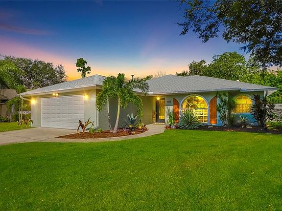 2nd image of 1937 Glen Lakes Cir N