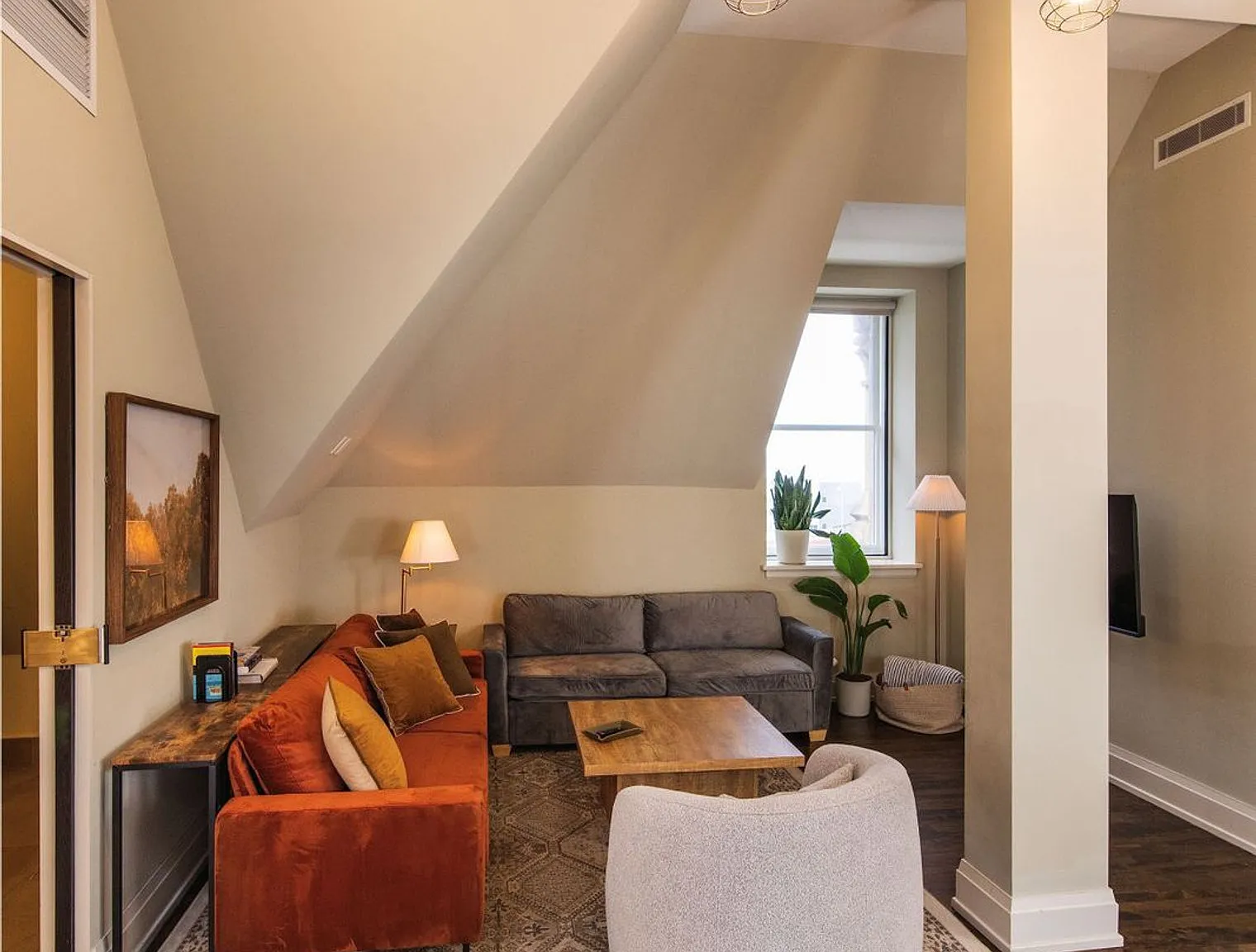 2 bed, 2.0 bath, 1184 sqft, $7,087 — Photo 1