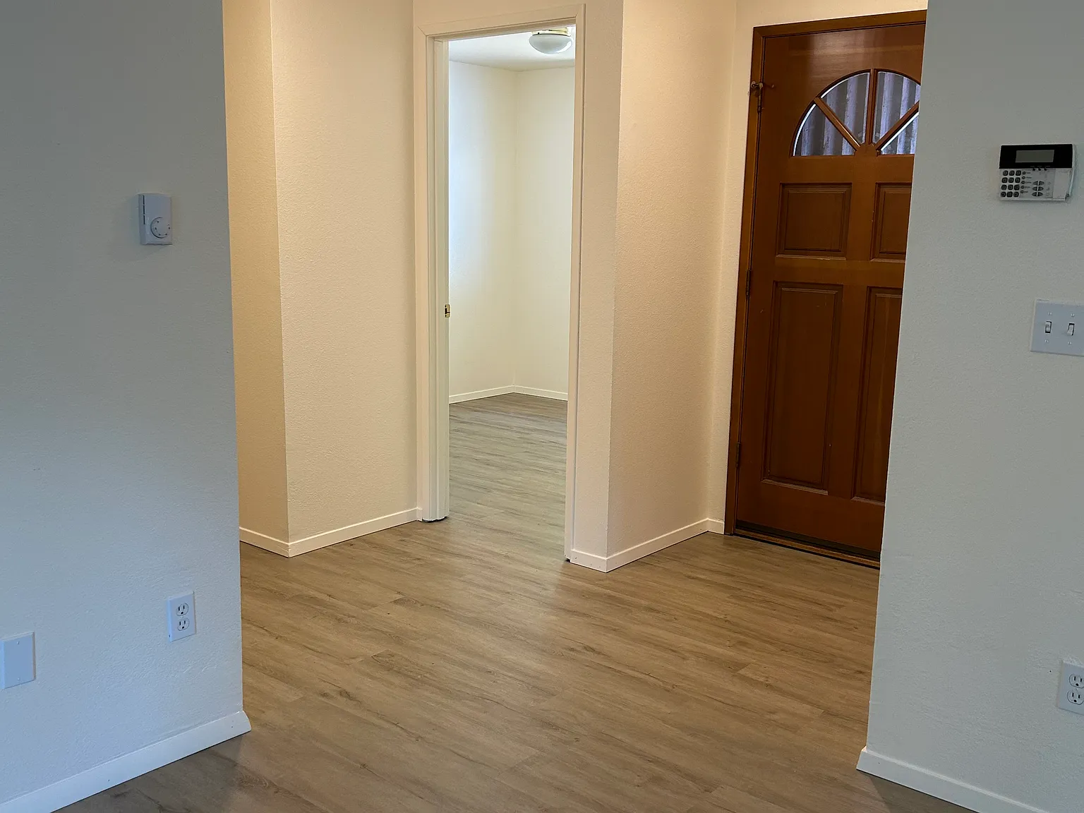 3 bed, 1100 sqft, $2,800 — Photo 2