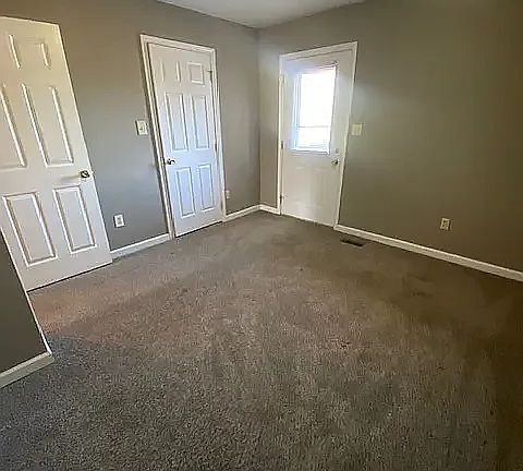 4th image of 408 E Hester St #6