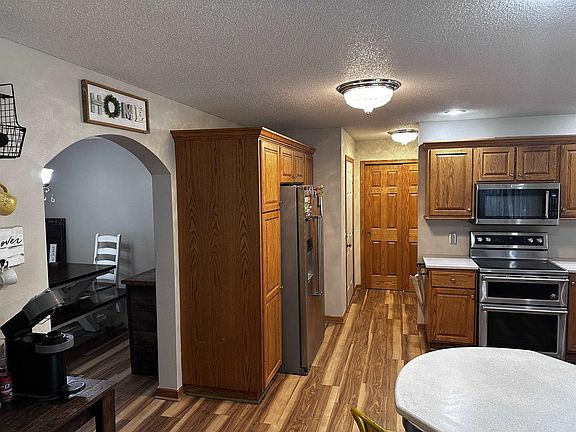 3rd image of 223103 LOGANBERRY COURT