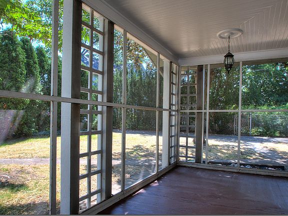 Private Screened-In Porch