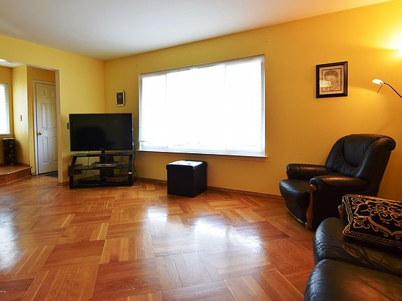 4th image of 30 Sonia Ct