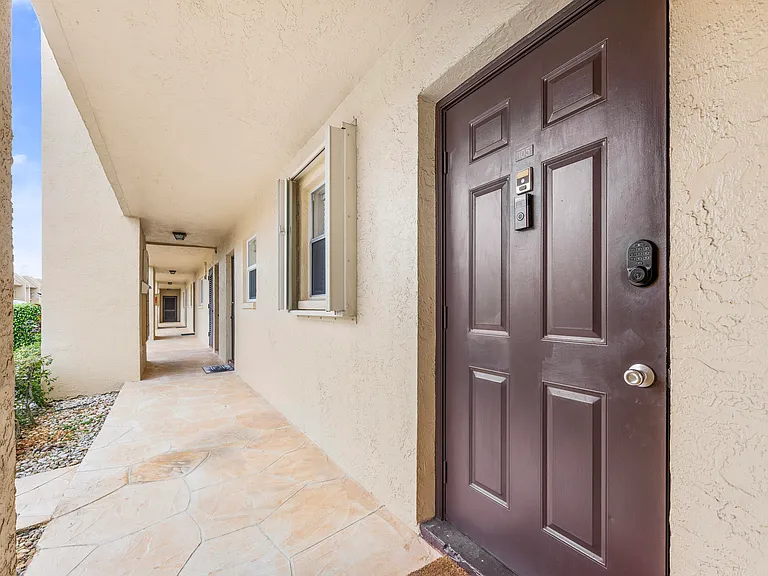 2865 SW 22nd Ave #105 — Photo 24
