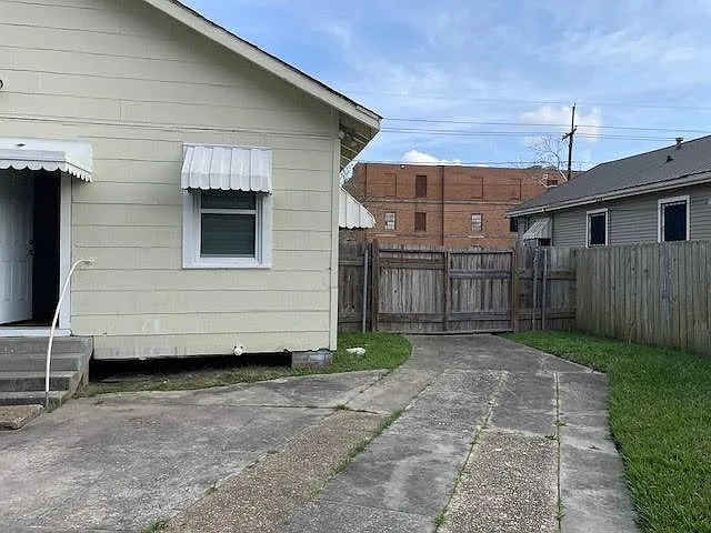 1011 Hancock St — Photo 17