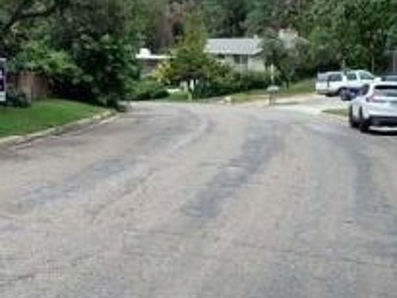 Exterior Neighborhood (street photo)