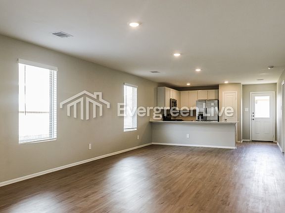 5th image of 715 Hackberry Branch Ct