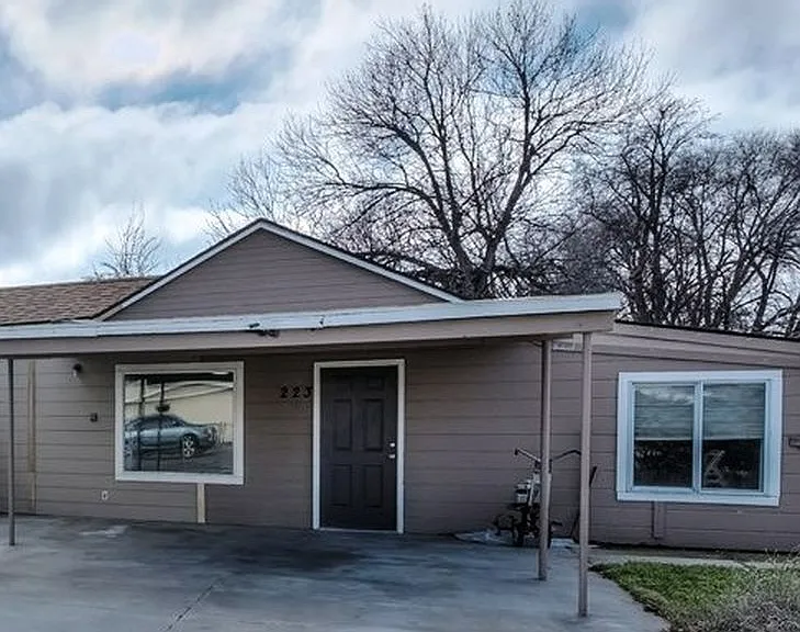 223 E Florida Ave — Photo 1
