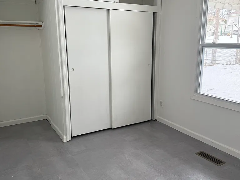 4660 Frankfort Ave — Photo 6