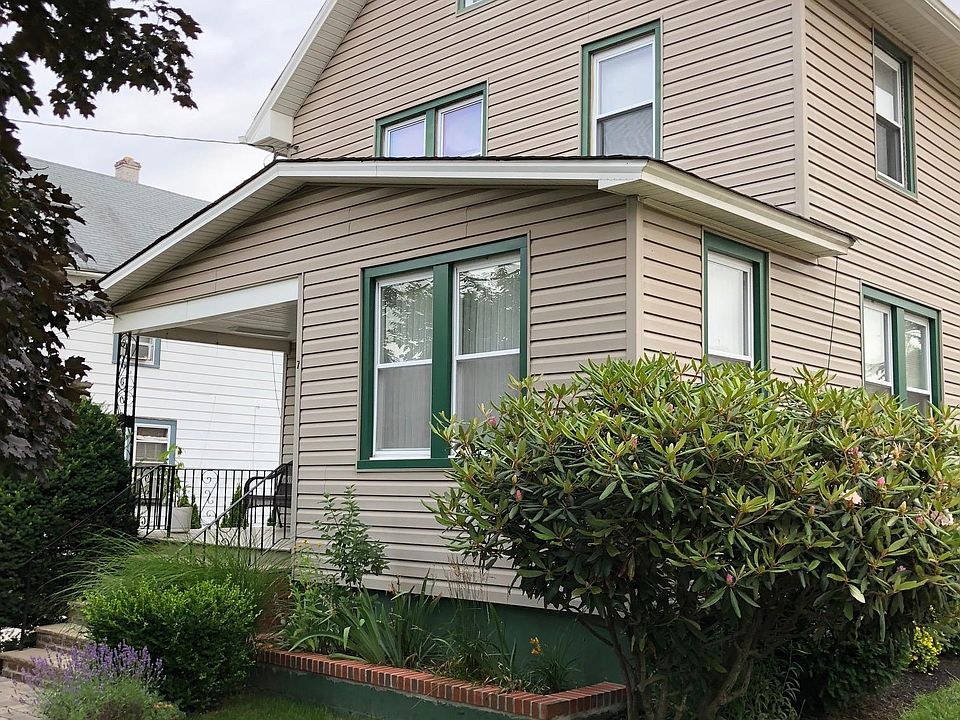 Front w/ porch