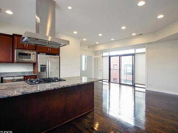 4th image of 632 W Barry Ave APT 4N