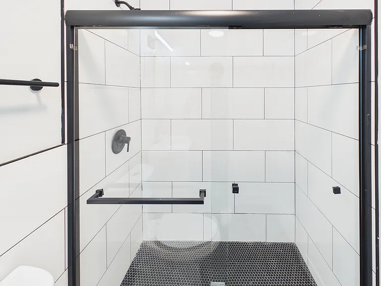 2542 S Albany Ave #1R — Photo 11