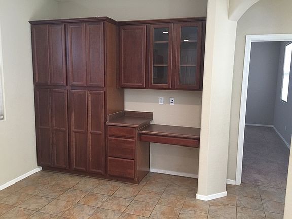 4th image of 21117 W Glen St