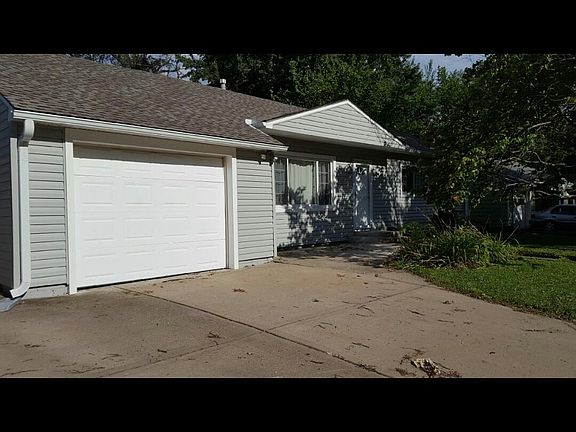 2nd image of 823 N 82nd St