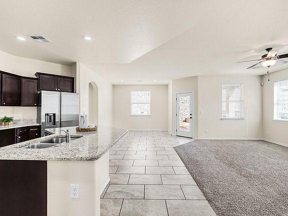 3rd image of 124 N Stoneside Dr