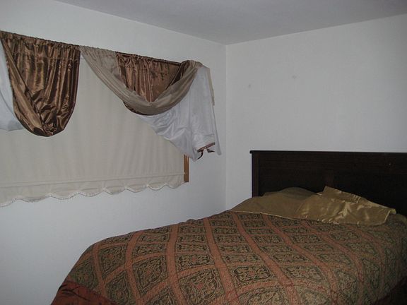 3rd image of 552 Donna Dr APT 1