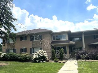 2375 Walton Blvd UNIT 20, Rochester Hills, MI 48309