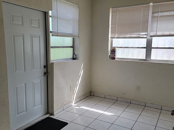 5th image of 830 NW 19th Ct #1