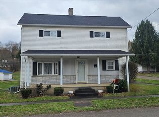 83 Sycamore St, Adena, OH 43901