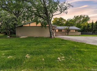 22929 Wrexford Dr, Southfield, MI 48033