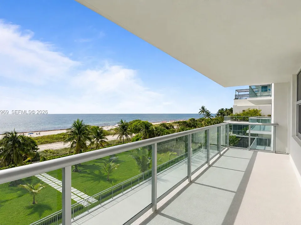 9511 Collins Ave #403