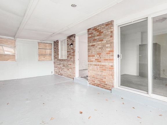 4th image of 1565 Smith Rd