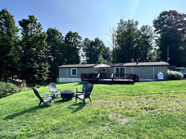 155 Hilltop Cir, Greentown, PA 18426