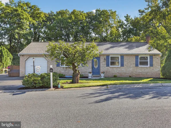 4081 Hilltop Dr, Mount Joy, PA 17552